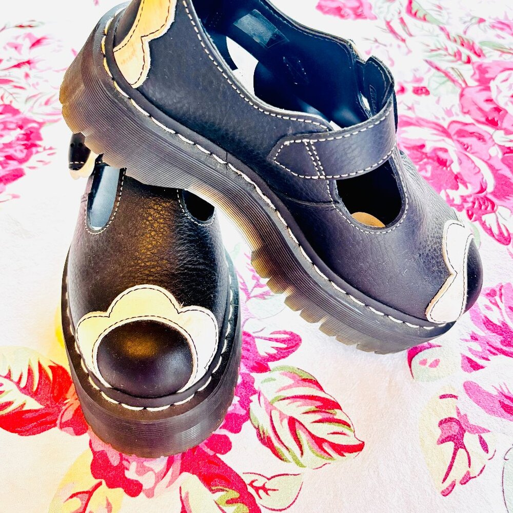 Doc Marten's Women Bethan Mary Janes Size 6 EUC White/Black Leather Floral Pisa
